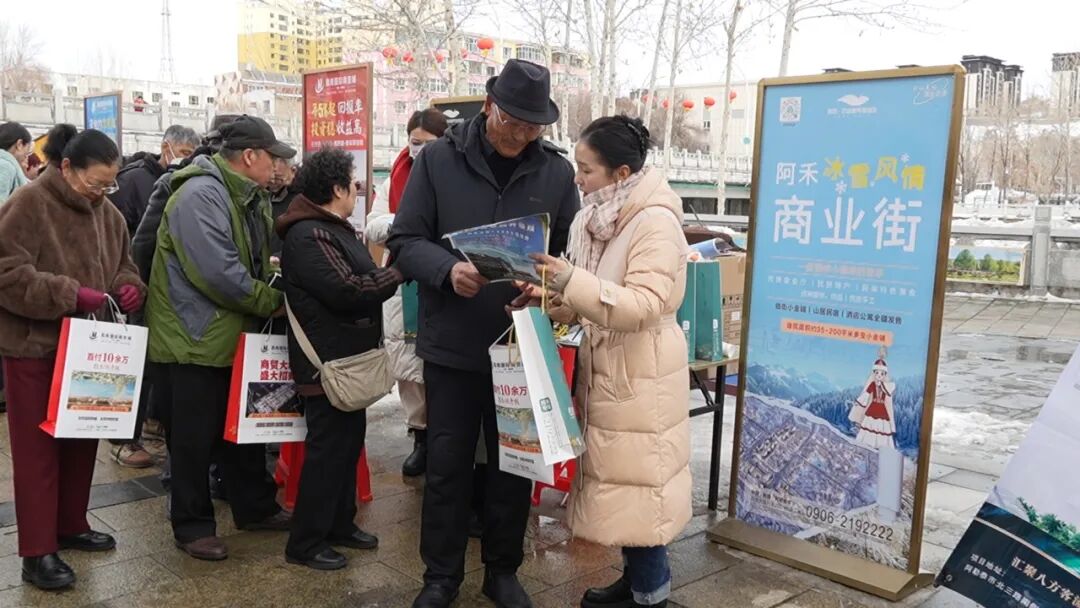 群众了解旅居及旅游线路推广